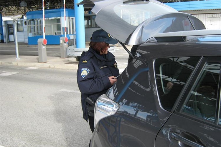 Burno na granici: Višestrukom prekršitelju oduzet automobil